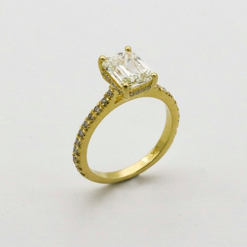 Emerald Cut Gold Ring with diamond