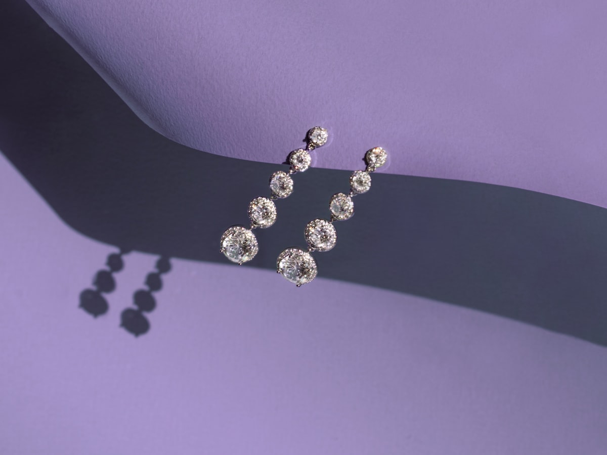Diamond Stud Earrings in 18k gold